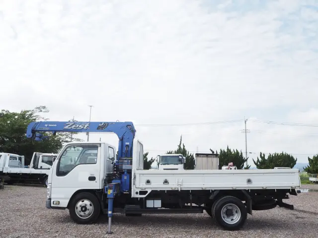 いすゞ エルフ TPG-NKR85AR(2WD)の写真2