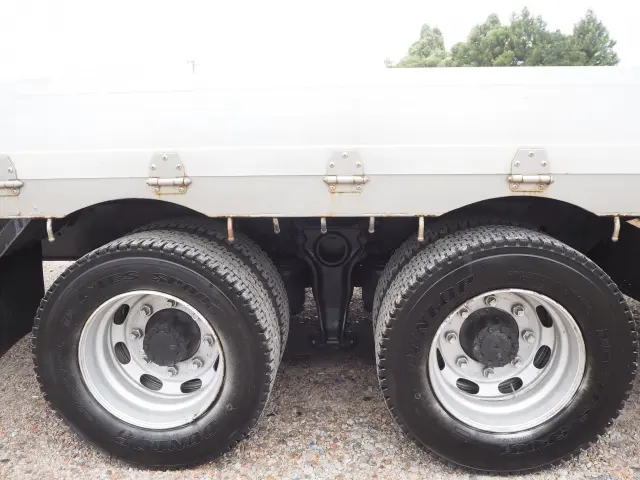 いすゞ ギガ PDG-CYJ77W8(8x4)の写真24