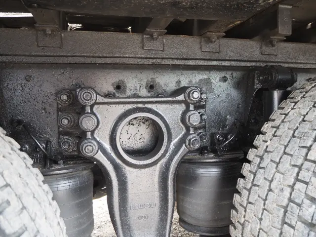 いすゞ ギガ PDG-CYJ77W8(8x4)の写真25