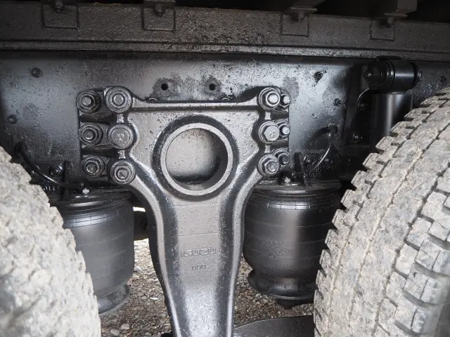 いすゞ ギガ PDG-CYJ77W8(8x4)の写真33