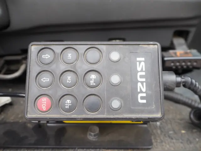 いすゞ ギガ PDG-CYJ77W8(8x4)の写真44