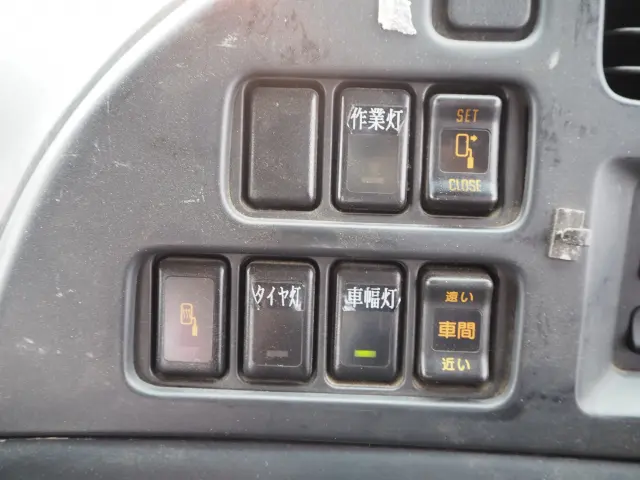 いすゞ ギガ PDG-CYJ77W8(8x4)の写真48