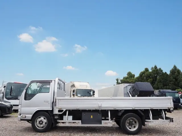 いすゞ エルフ SKG-NKR85R(2WD)の写真2