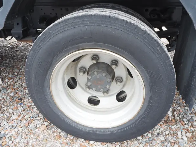 いすゞ エルフ SKG-NKR85R(2WD)の写真26