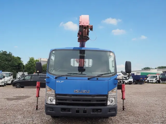いすゞ エルフ BDG-NPR85AR(2WD)の写真8