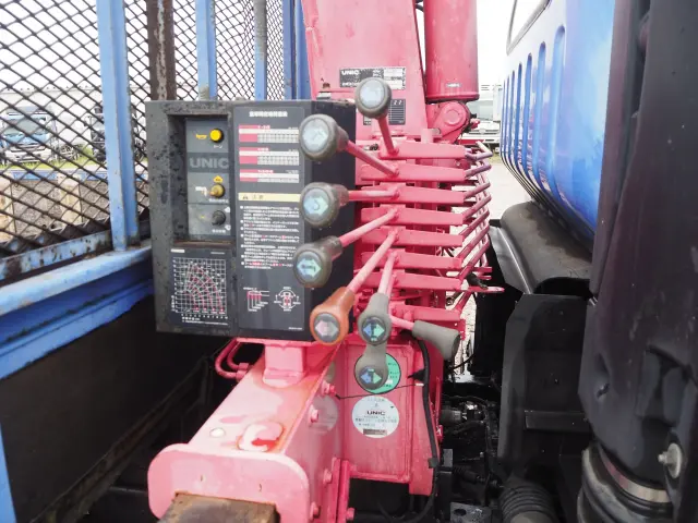 いすゞ エルフ BDG-NPR85AR(2WD)の写真10