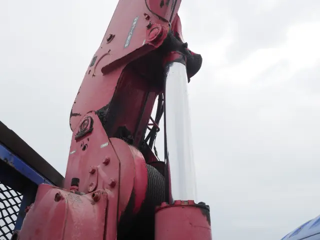 いすゞ エルフ BDG-NPR85AR(2WD)の写真12