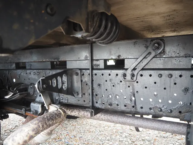いすゞ エルフ BDG-NPR85AR(2WD)の写真28