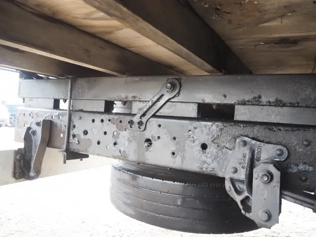 いすゞ エルフ BDG-NPR85AR(2WD)の写真32