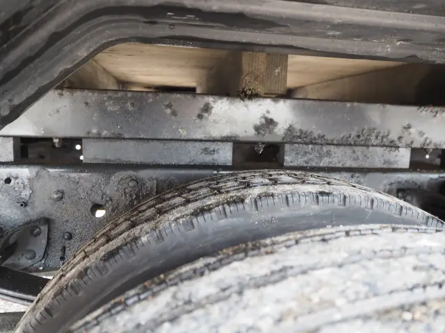 いすゞ エルフ BDG-NPR85AR(2WD)の写真36