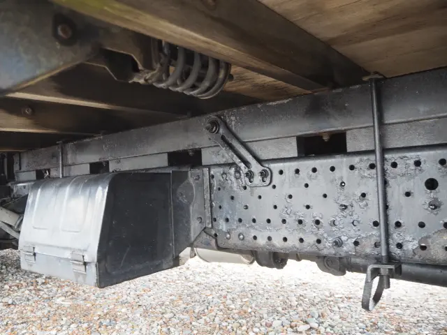 いすゞ エルフ BDG-NPR85AR(2WD)の写真38