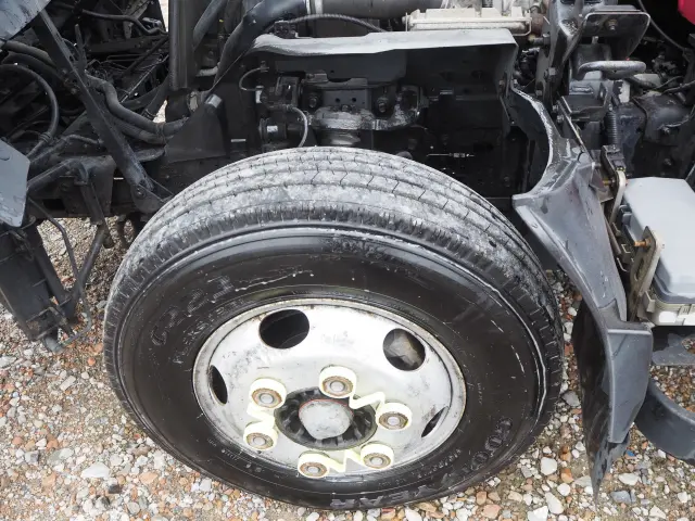 いすゞ エルフ BDG-NPR85AR(2WD)の写真40