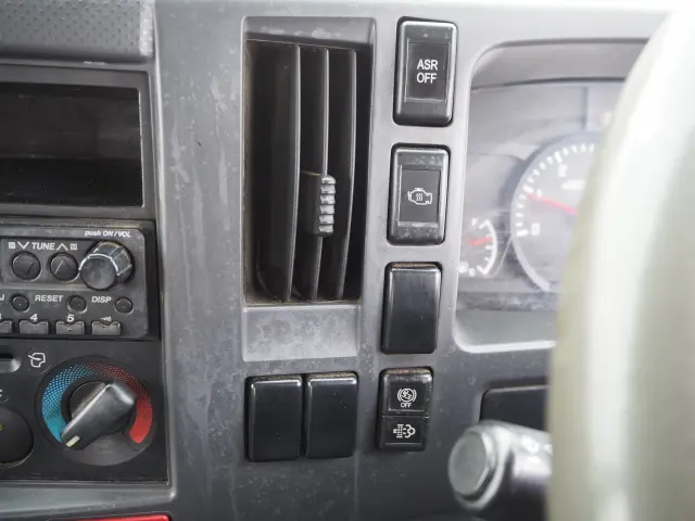 いすゞ エルフ BDG-NPR85AR(2WD)の写真48