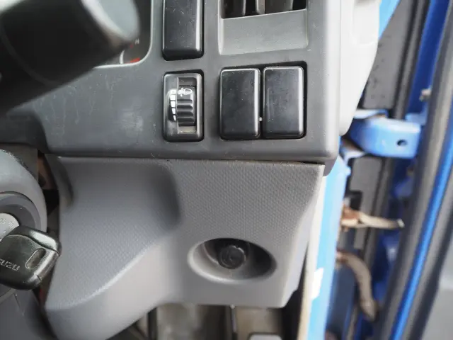 いすゞ エルフ BDG-NPR85AR(2WD)の写真49