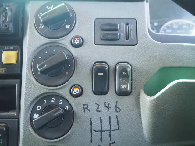 三菱 ファイター LKG-FK62FZ(2WD)の写真48