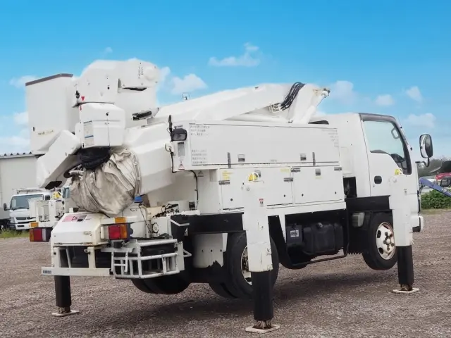 いすゞ エルフ PB-NKR81AN(2WD)の写真5