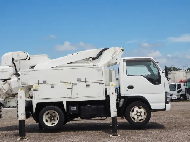 いすゞ エルフ PB-NKR81AN(2WD)の写真6