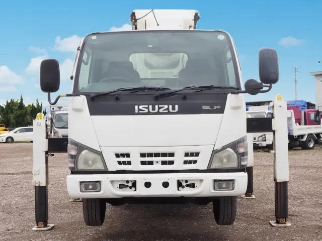 いすゞ エルフ PB-NKR81AN(2WD)の写真8
