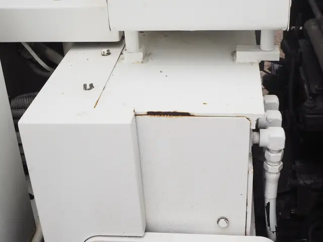 いすゞ エルフ PB-NKR81AN(2WD)の写真9