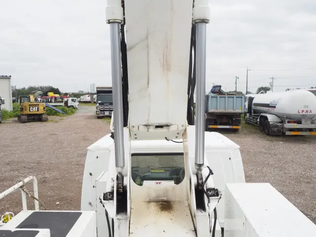 いすゞ エルフ PB-NKR81AN(2WD)の写真10