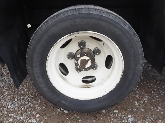 いすゞ エルフ PB-NKR81AN(2WD)の写真18
