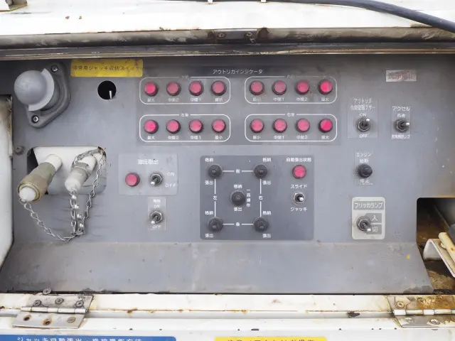 いすゞ エルフ PB-NKR81AN(2WD)の写真21
