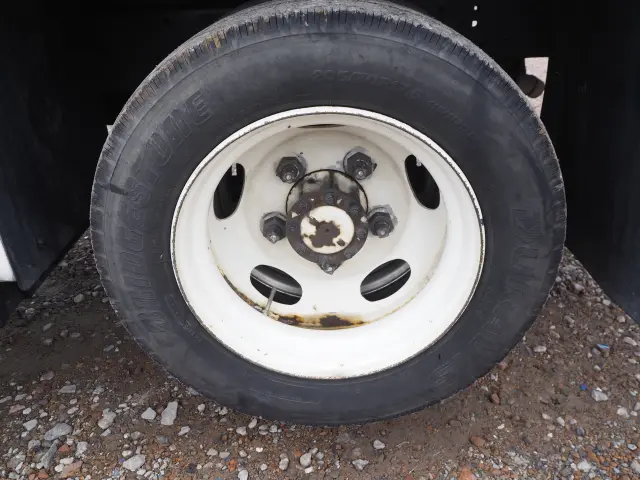 いすゞ エルフ PB-NKR81AN(2WD)の写真24