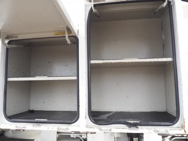 いすゞ エルフ PB-NKR81AN(2WD)の写真27