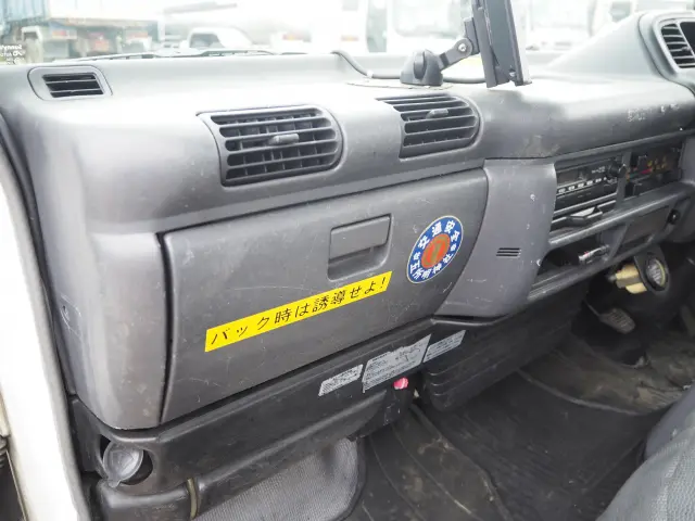 いすゞ エルフ PB-NKR81AN(2WD)の写真39