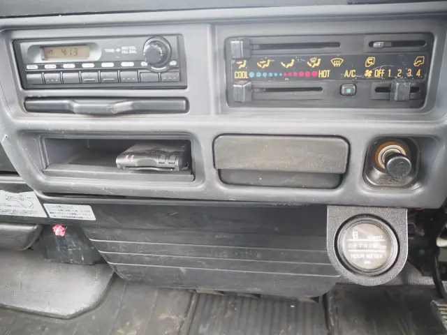 いすゞ エルフ PB-NKR81AN(2WD)の写真44