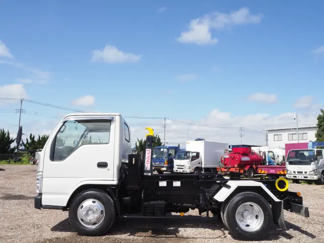 いすゞ エルフ BDG-NKR85N(2WD)の写真2