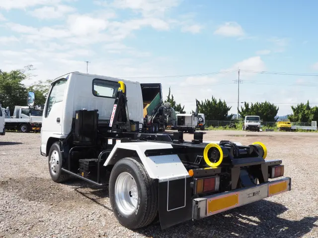 いすゞ エルフ BDG-NKR85N(2WD)の写真3