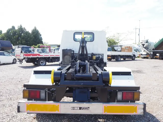 いすゞ エルフ BDG-NKR85N(2WD)の写真4