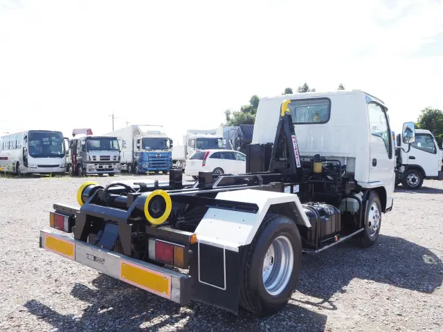 いすゞ エルフ BDG-NKR85N(2WD)の写真5