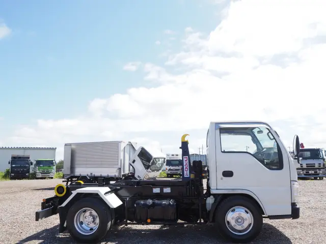 いすゞ エルフ BDG-NKR85N(2WD)の写真6