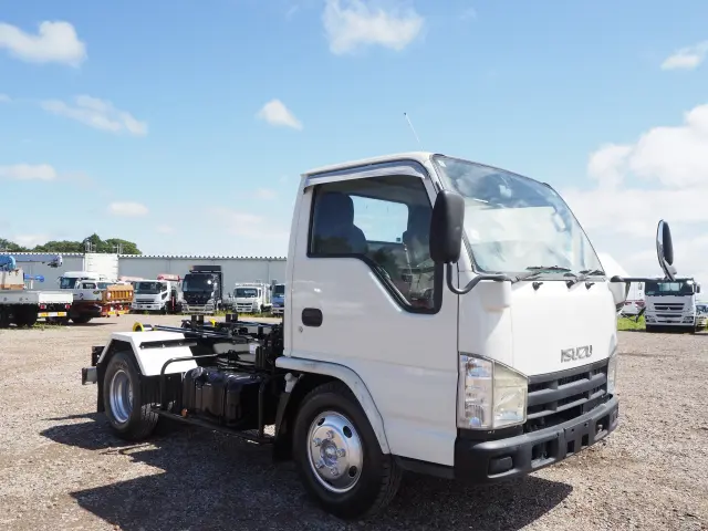 いすゞ エルフ BDG-NKR85N(2WD)の写真7