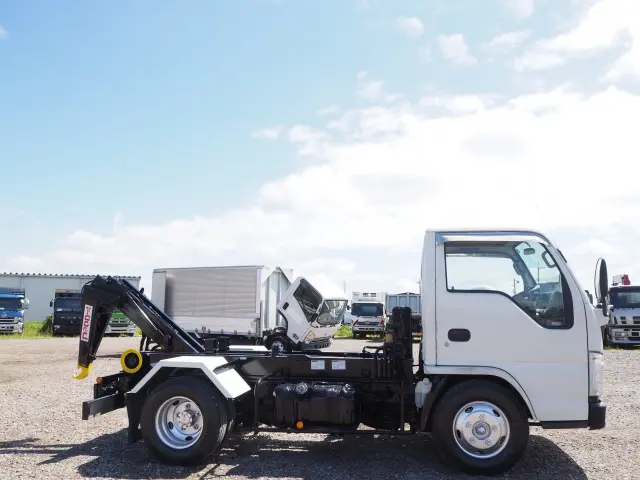いすゞ エルフ BDG-NKR85N(2WD)の写真9