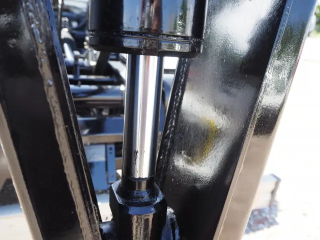 いすゞ エルフ BDG-NKR85N(2WD)の写真14