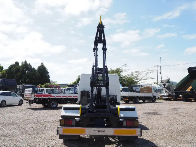 いすゞ エルフ BDG-NKR85N(2WD)の写真15