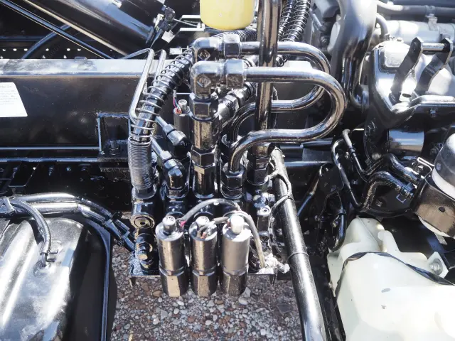 いすゞ エルフ BDG-NKR85N(2WD)の写真19