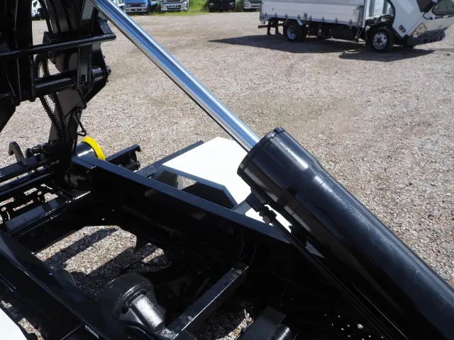 いすゞ エルフ BDG-NKR85N(2WD)の写真21