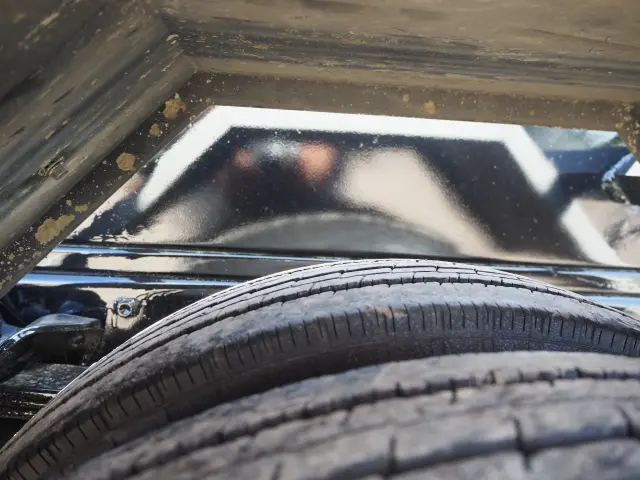 いすゞ エルフ BDG-NKR85N(2WD)の写真24