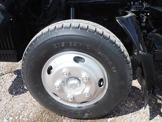 いすゞ エルフ BDG-NKR85N(2WD)の写真37