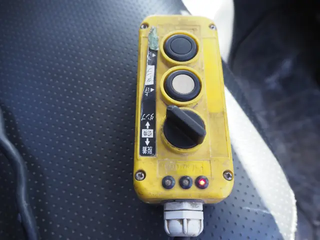 いすゞ エルフ BDG-NKR85N(2WD)の写真42