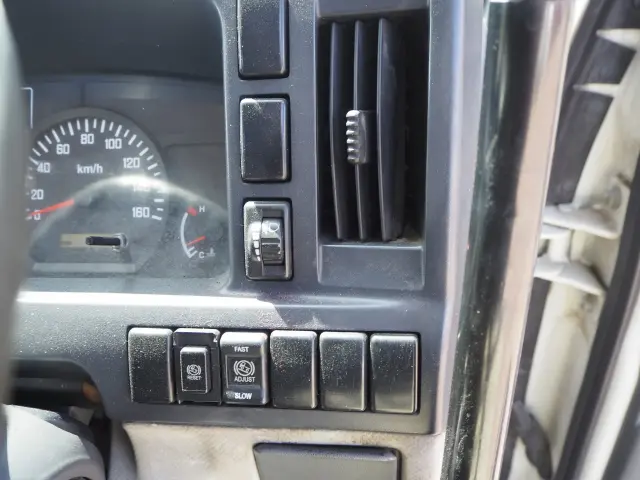 いすゞ エルフ BDG-NKR85N(2WD)の写真49