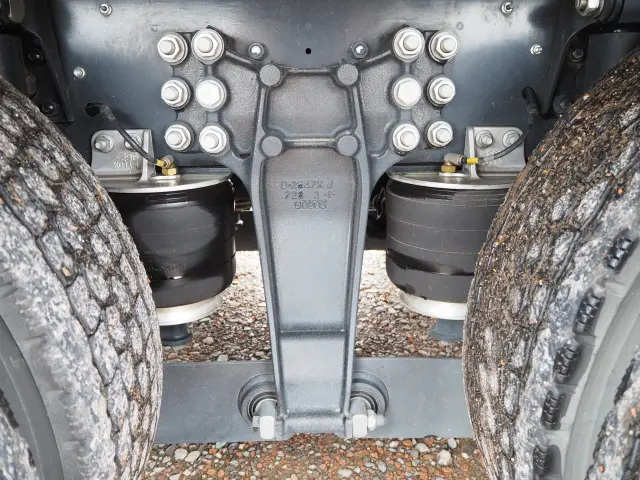 いすゞ ギガ 2PG-CYJ77D(8x4)の写真30
