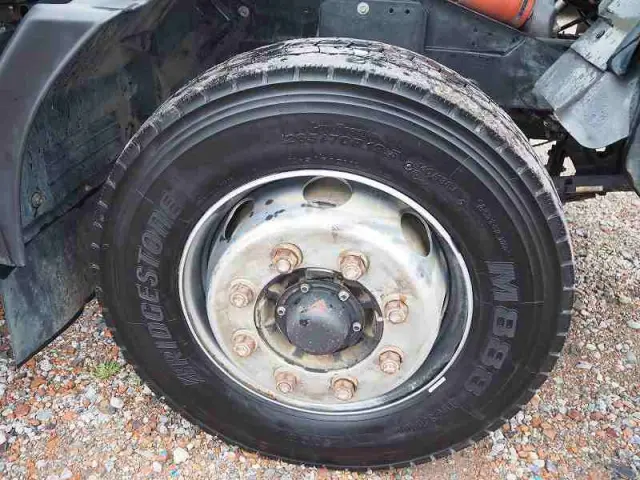 いすゞ フォワード LKG-FTR90S2(2WD)の写真10
