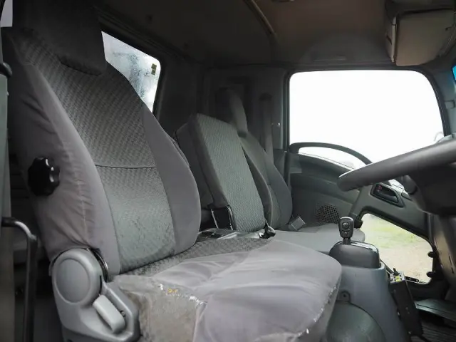 いすゞ フォワード LKG-FTR90S2(2WD)の写真41