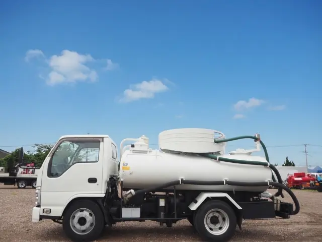 いすゞ エルフ SKG-NKR85YN(2WD)の写真2