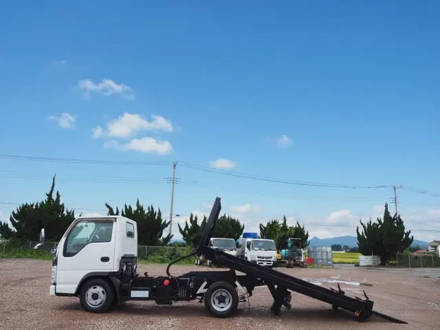 いすゞ エルフ BKG-NJR85A(2WD)の写真2